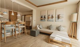 Deluxe Suite Ban Công Hướng Biển