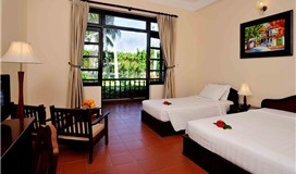 Deluxe hướng hồ bơi (Deluxe Pool View)