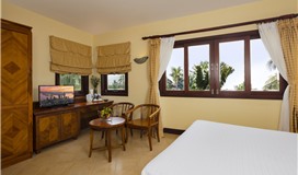 "Family room (01 bed room + 01 living room) (2- 4 khách /2-4 pax)" "Family room (01 bed room + 01 living room) (2- 4 khách /2-4 pax)"