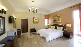 Camellia Junior Suite hướng vườn