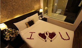 Deluxe hướng phố/hồ (Deluxe Twin/Double)