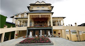 Khách sạn Ladalat