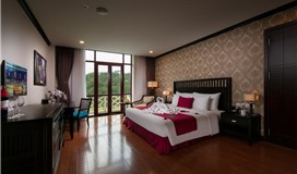 Deluxe Hướng sân golf (Deluxe Golf View)