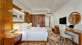 Khách sạn Paris Deli Danang Beach