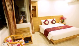 Executive hướng biển 3 người