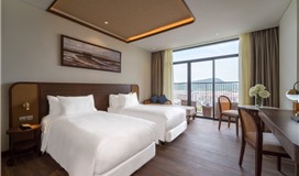 Deluxe King or Twin With Balcony Deluxe King or Twin With Balcony