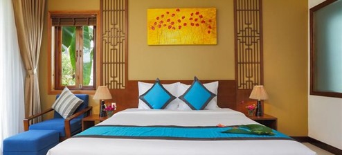 Phòng Deluxe Giường Đôi Nhìn Ra Hồ Bơi