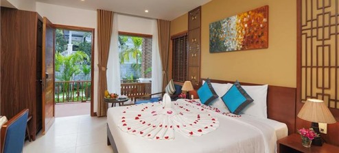 Phòng Luxury Có Giường Cỡ King Nhìn Ra Hồ Bơi