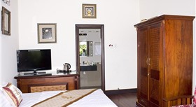 Con Gà Vàng Resort