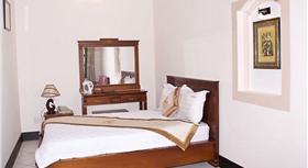 Con Gà Vàng Resort