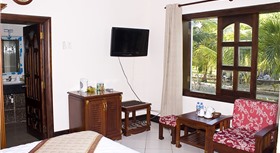 Con Gà Vàng Resort