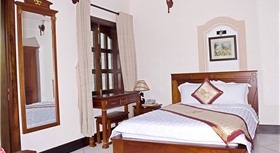 Con Gà Vàng Resort