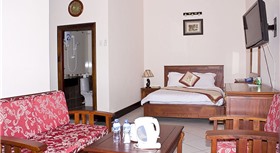 Con Gà Vàng Resort