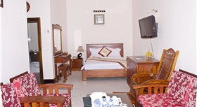 Con Gà Vàng Resort