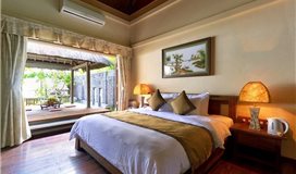 Khu Tòa nhà - Deluxe hướng hồ bơi (Deluxe Pool)