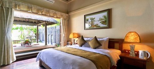 Khu Tòa nhà - Deluxe hướng hồ bơi (Deluxe Pool)