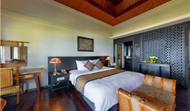 Khu Tòa nhà - Deluxe Suite hướng hồ bơi/biển (Deluxe Suite Pool/Ocean)