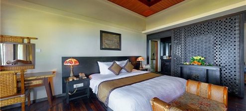 Khu Tòa nhà - Deluxe Suite hướng hồ bơi/biển (Deluxe Suite Pool/Ocean)