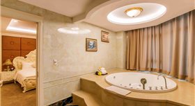 Khách sạn Mường Thanh Luxury Nhật Lệ