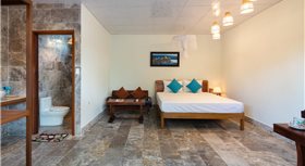 Hidden Beach Bungalow Sea View