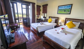 Junior hướng sông