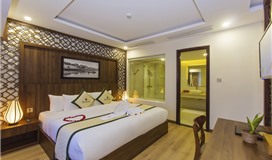 Deluxe hướng biển một phần (Deluxe Partial Ocean View)