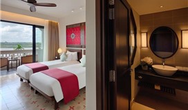 Phòng Thông Nhau Qua Cửa Nối