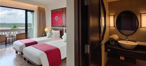 Phòng Thông Nhau Qua Cửa Nối