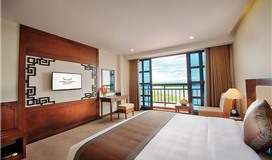 Phòng Deluxe Giường Đôi Có Ban Công