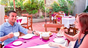 Khách sạn Sea and Sand