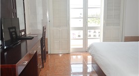 Khách sạn Sea and Sand