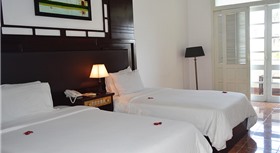 Khách sạn Sea and Sand