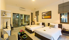 Deluxe hướng hồ bơi