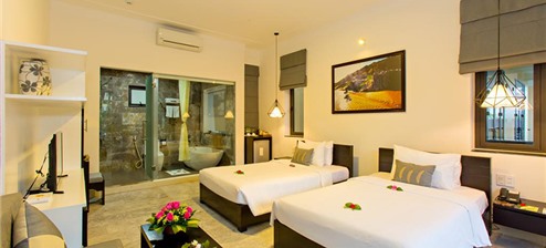 Deluxe hướng hồ bơi