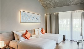 Suite Giường đôi Nhìn ra Hồ bơi/Vườn