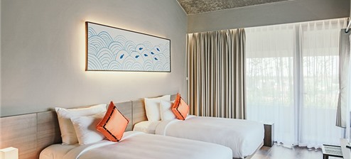 Suite Giường đôi Nhìn ra Hồ bơi/Vườn