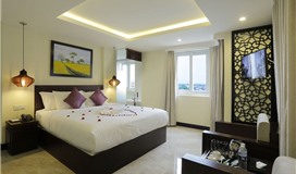 Deluxe hướng hồ bơi