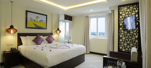 Deluxe hướng hồ bơi