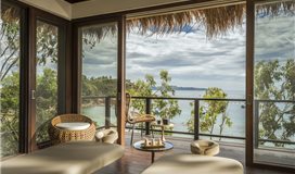 Biệt thự trước biển có hồ bơi (Beachfront Pool Villa)