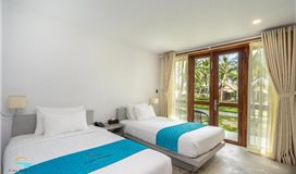 Deluxe Hướng Hồ Bơi (Deluxe Pool View)