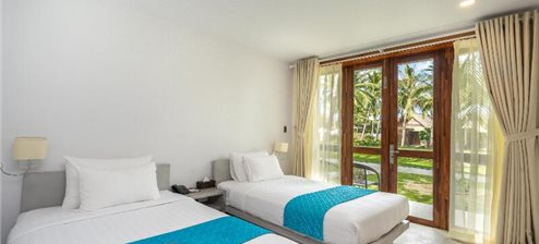 Deluxe Hướng Hồ Bơi (Deluxe Pool View)