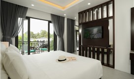 Premier Deluxe Pool View