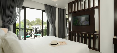 Premier Deluxe Pool View