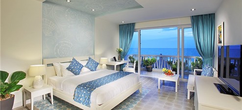 Azul hướng hồ bơi