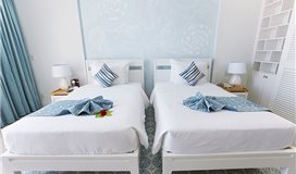 Azul hướng biển