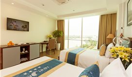 Superior Hướng sông (Superior River View) - Khách Việt