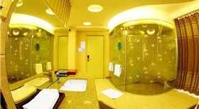 Khách sạn Holiday One