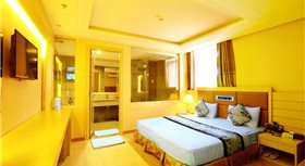 Khách sạn Holiday One