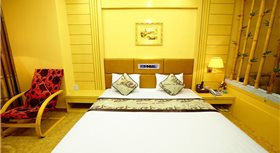 Khách sạn Holiday One