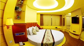 Khách sạn Holiday One